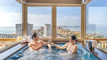 Tyrkisk bad/hamam, kroppsbehandlinger, hydroterapi og aromaterapi