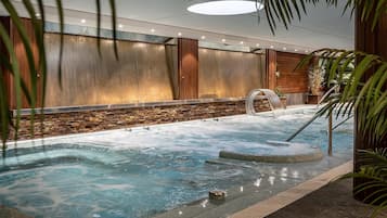 2 outdoor pools, pool umbrellas, pool loungers