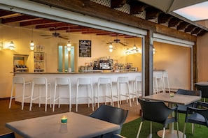 Cocktail bar, pool views, open daily