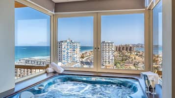 2 piscinas al aire libre, sombrillas, sillones reclinables de piscina