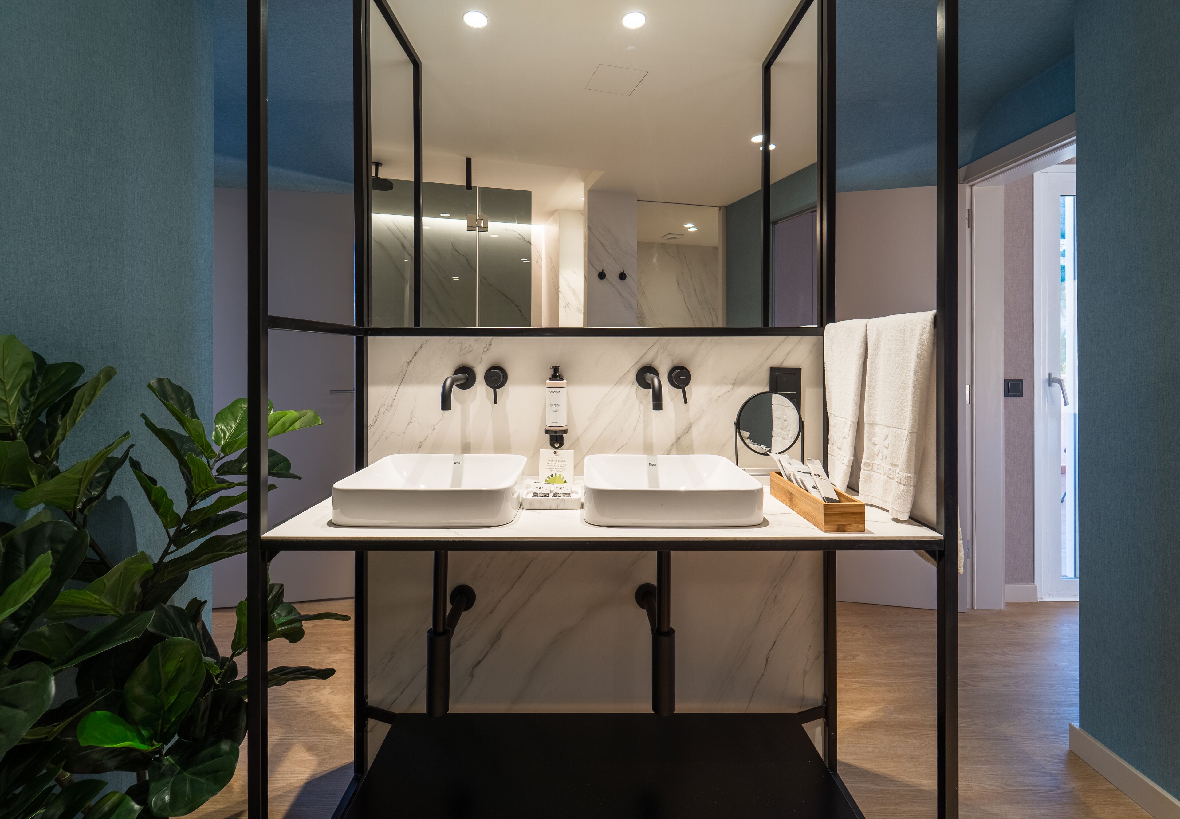 suite (del parque) | bathroom | hair dryer, towels, soap, shampoo