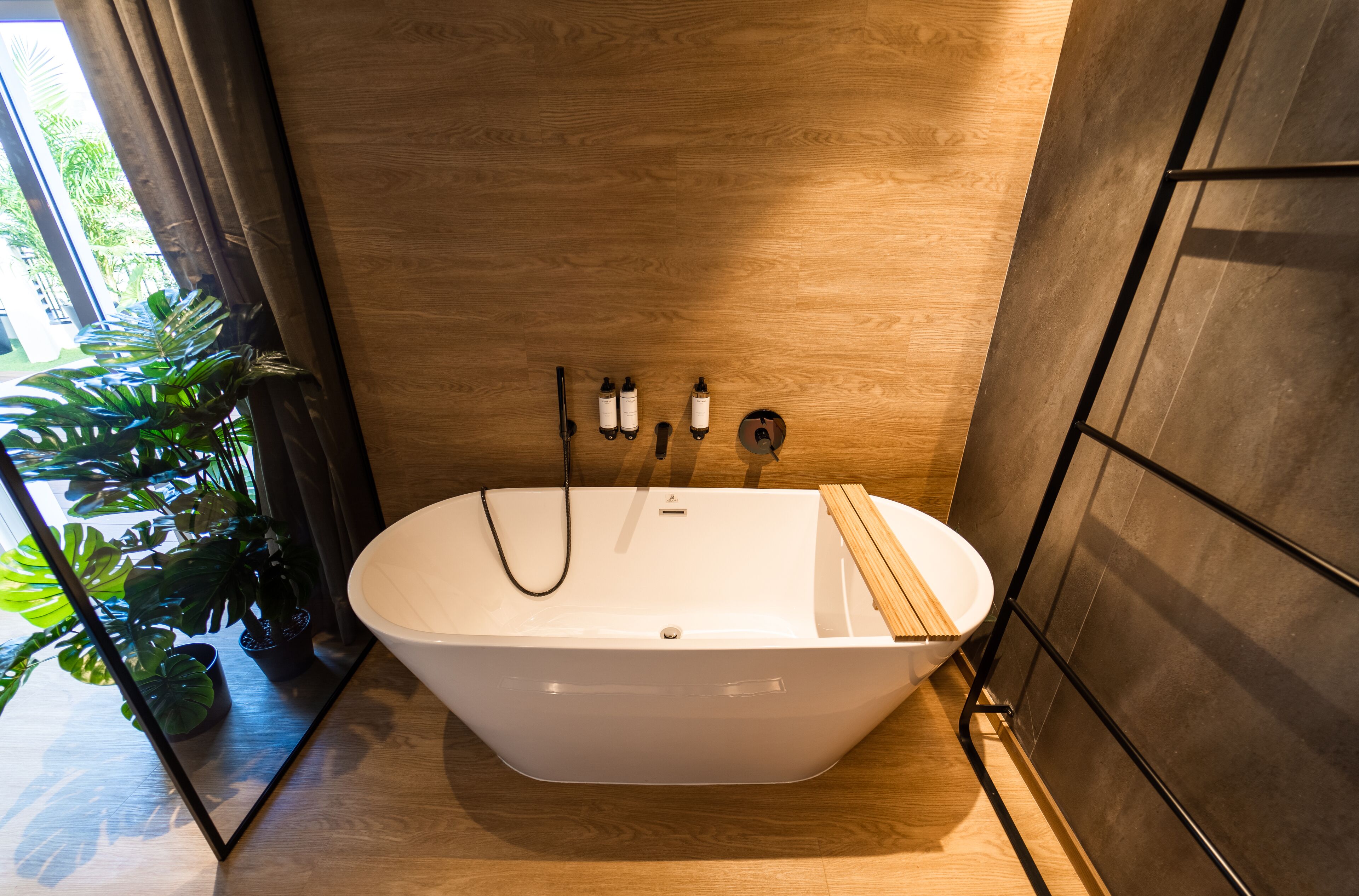 suite (los campos) | bathroom | hair dryer, towels, soap, shampoo