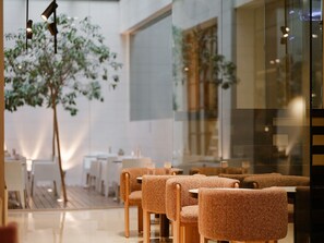 Coin salon dans le hall
