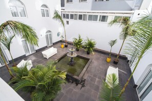 ห้องซูพีเรียดับเบิล (Fountain view) | วิวสนามหญ้า