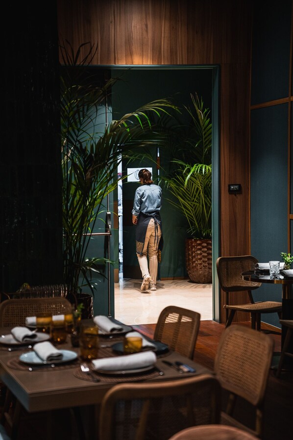 2 restaurants, spécialités Cuisine fusion