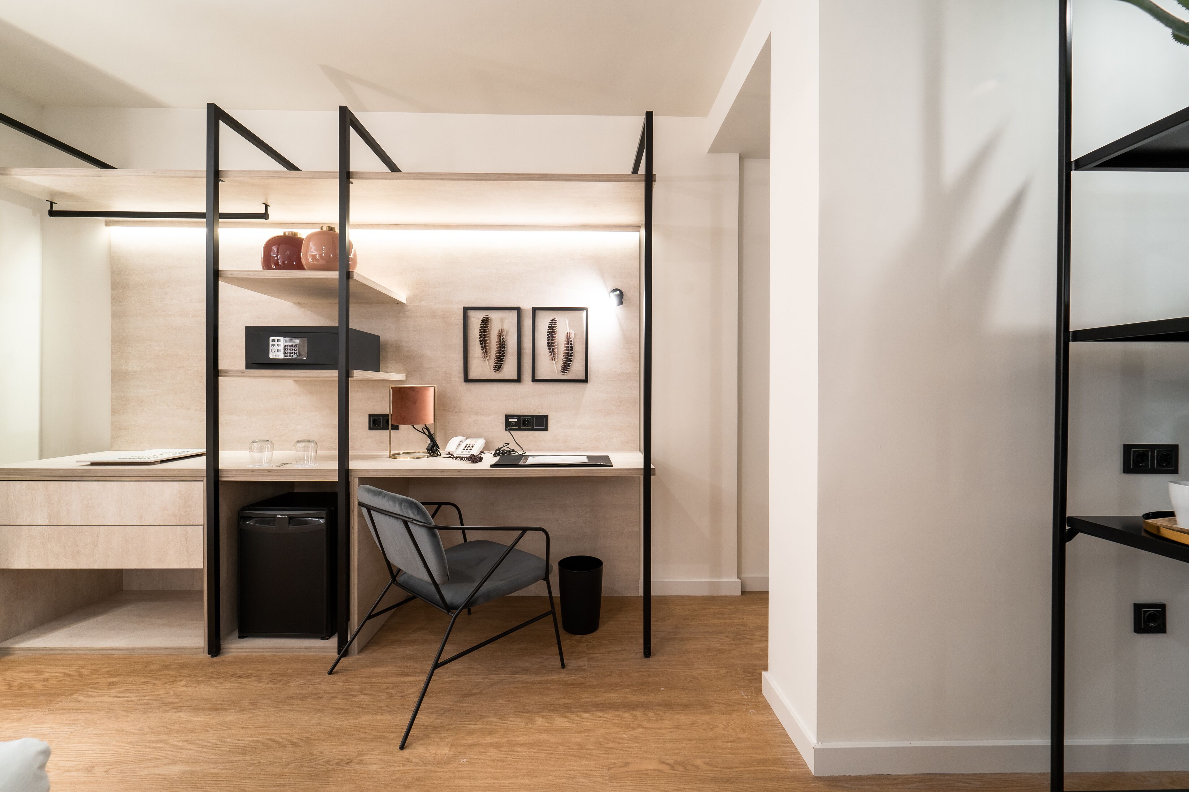 junior suite | living area | tv