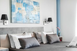 Een kluis op de kamer, een bureau, verduisterende gordijnen, gratis wifi