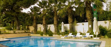 Seasonal outdoor pool, pool umbrellas