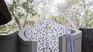 Main Jock Lodge | Bathroom shower