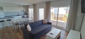 Deluxe Bungalow, 3 Bedrooms | Living area