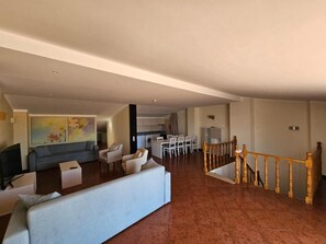 Superior Duplex, 2 Bedrooms | Living area