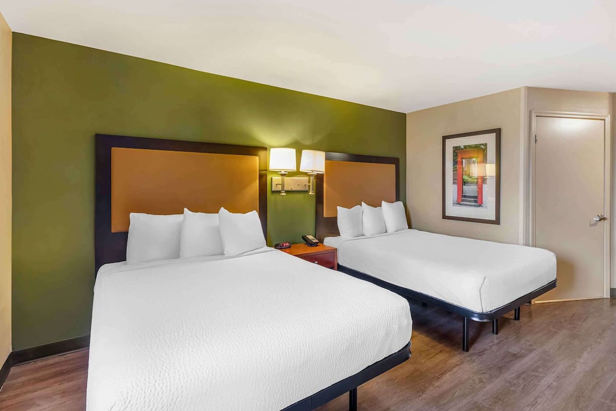 Studio, 2 Double Beds, Non Smoking | Desk, blackout drapes, free WiFi, bed sheets