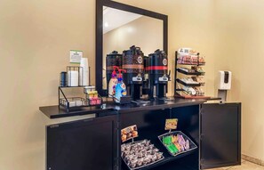 朝食 (テイクアウト)、毎日提供 (無料)