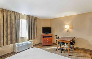 Studio, 1 grand lit, non-fumeurs | Bureau, rideaux occultants, Wi-Fi gratuit, draps fournis