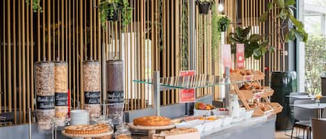 Desayuno buffet (EUR 12 por persona)