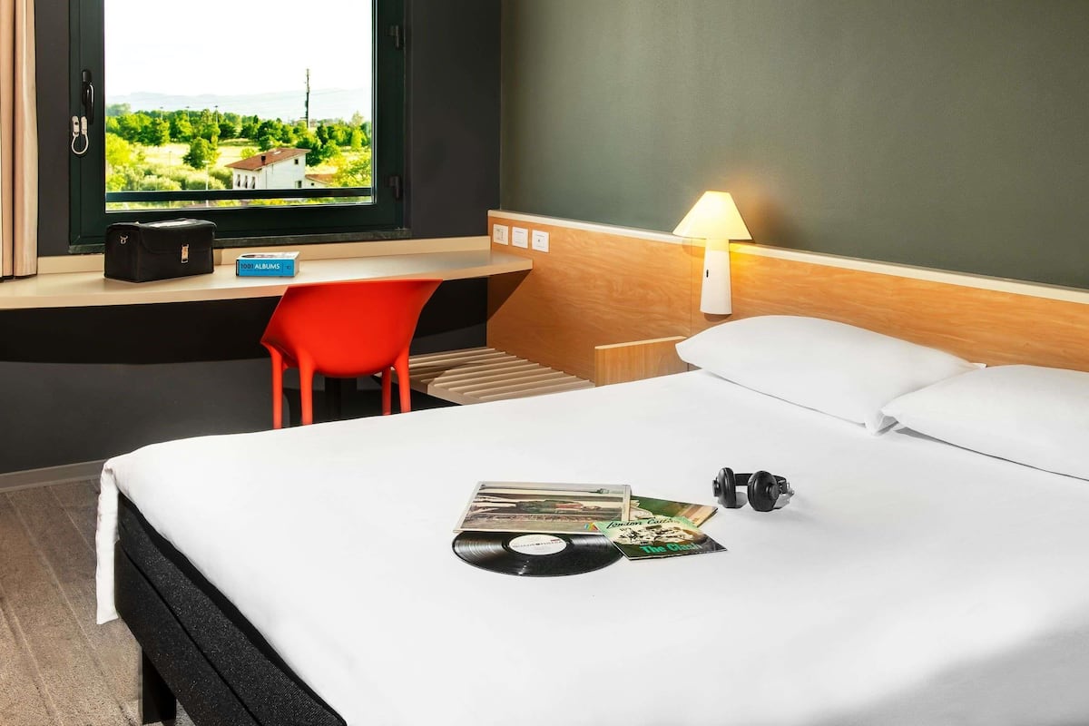 Bureau, rideaux occultants, chambres insonorisées, Wi-Fi gratuit