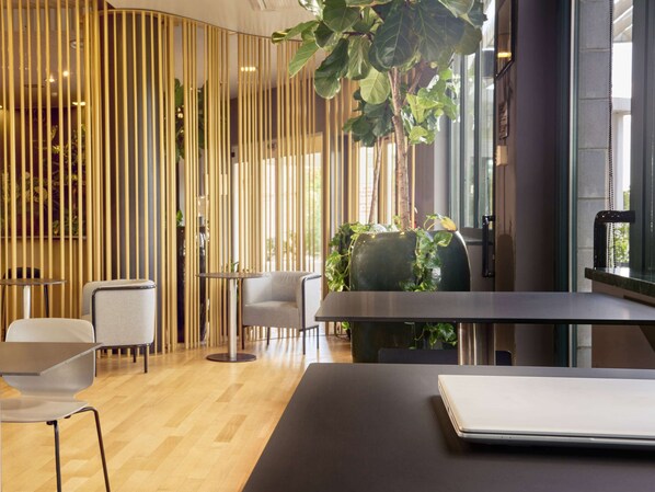 Café da manhã com buffet todos os dias (EUR 12 por pessoa) 