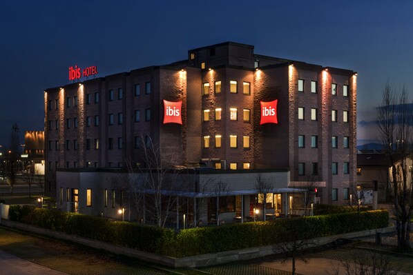 Front of property – evening/night