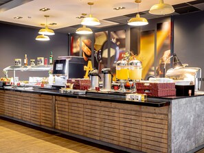 ディナーに営業 (多国籍料理)