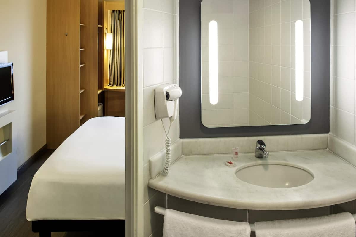 minibar, desk, free cots/infant beds, free wifi