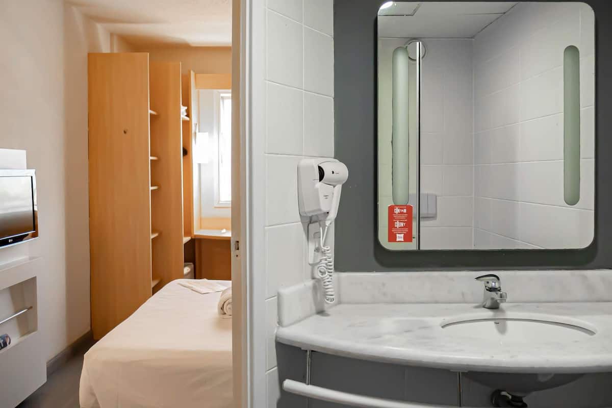 Minibar, desk, free cribs/infant beds, free WiFi