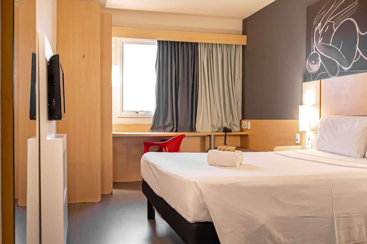 Camera Standard, 1 letto matrimoniale | Minibar, una scrivania, culle/letti per bambini (gratuiti)