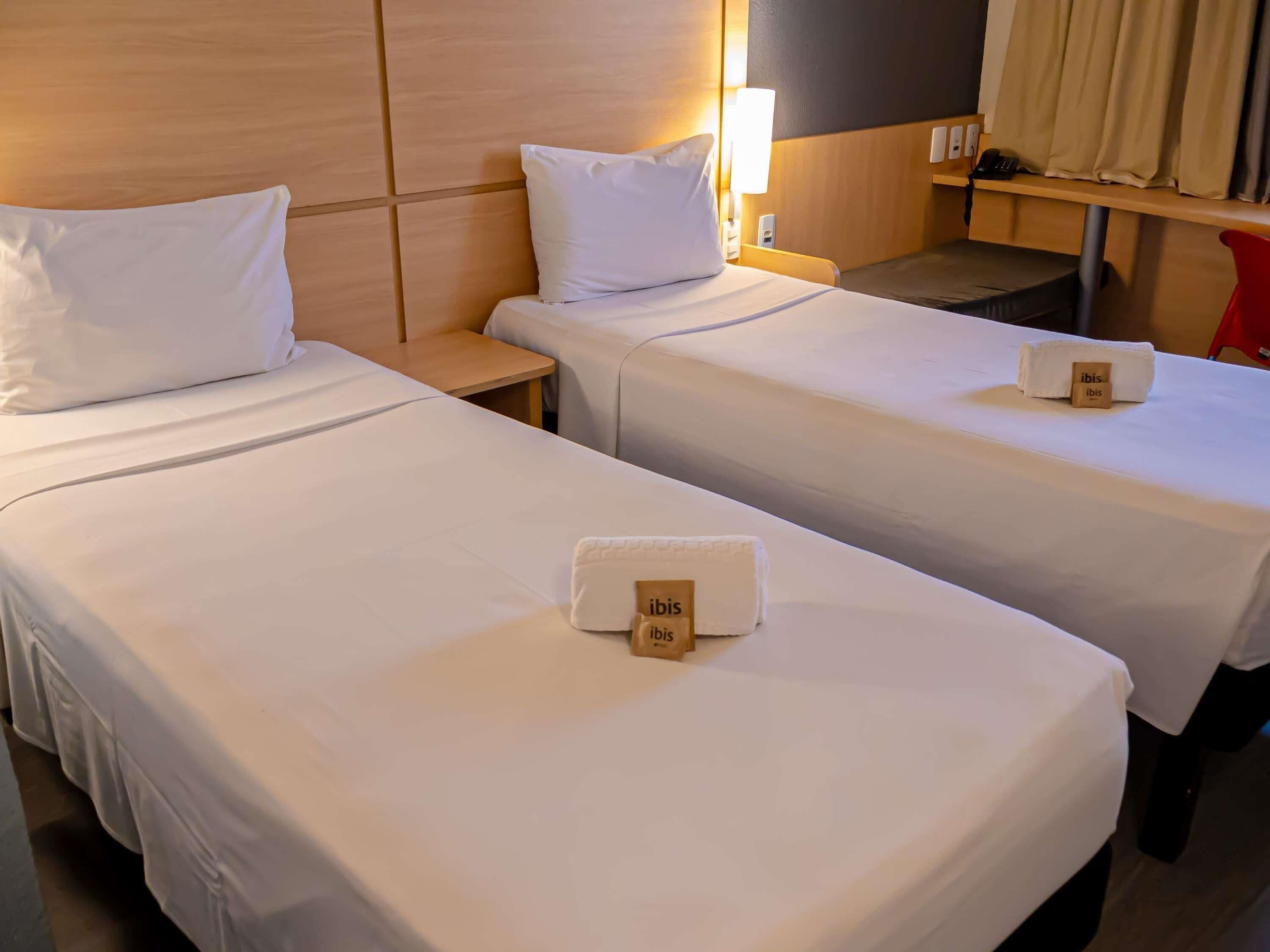 Standard Room, 2 Twin Beds | Minibar, desk, free cribs/infant beds, free WiFi