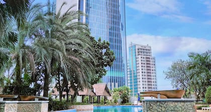 The Ritz-Carlton Jakarta, Mega Kuningan