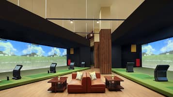 Indoor golf driving range