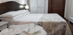 Frette Italian sheets, Select Comfort beds, desk, free WiFi - Napoli Centrale (Naples)