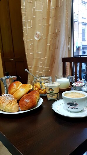 Breakfast (EUR 3.00 per person)