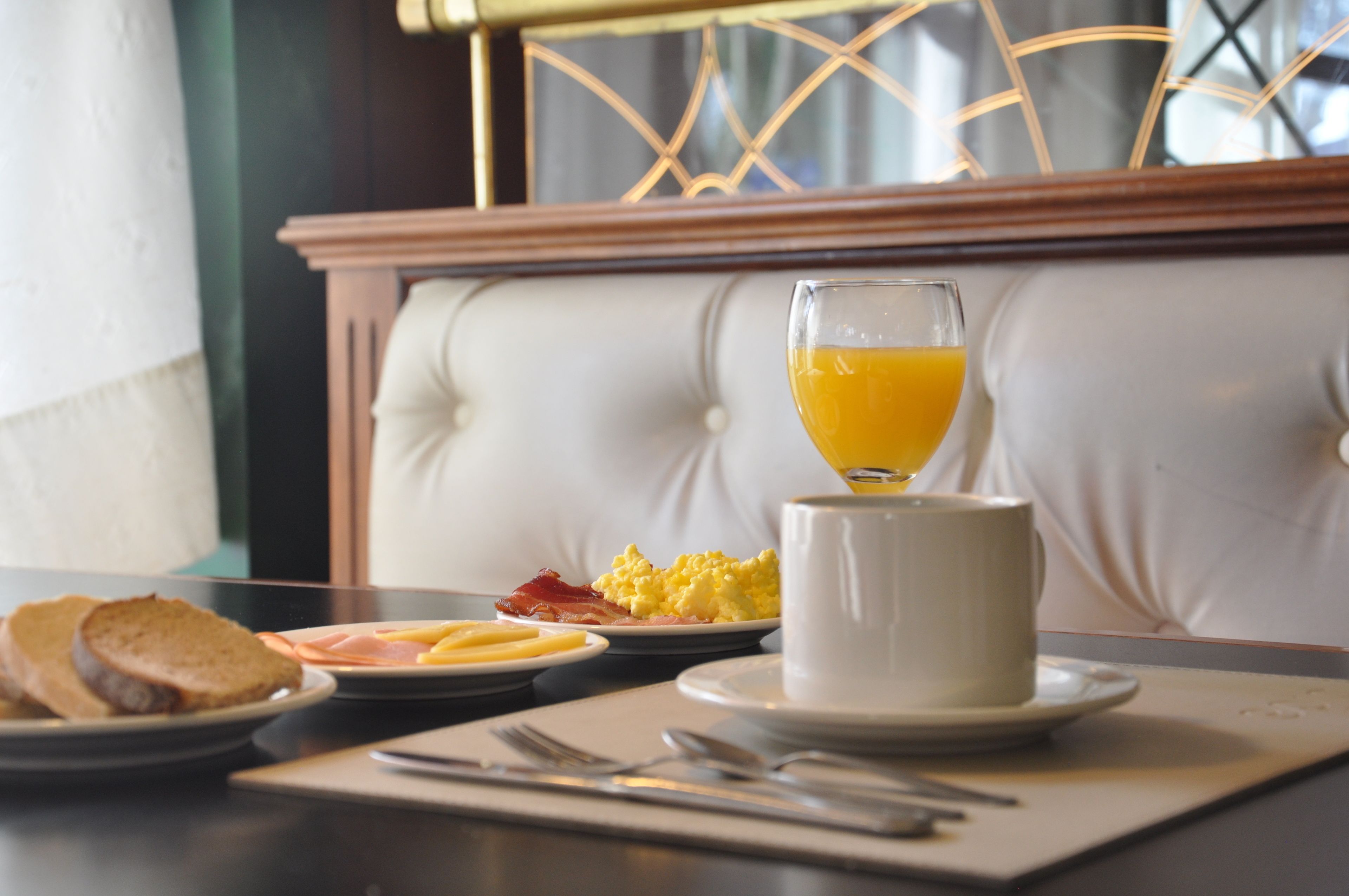 free buffet breakfast