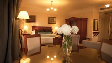 Standard Double Room, 1 King Bed | In-room dining