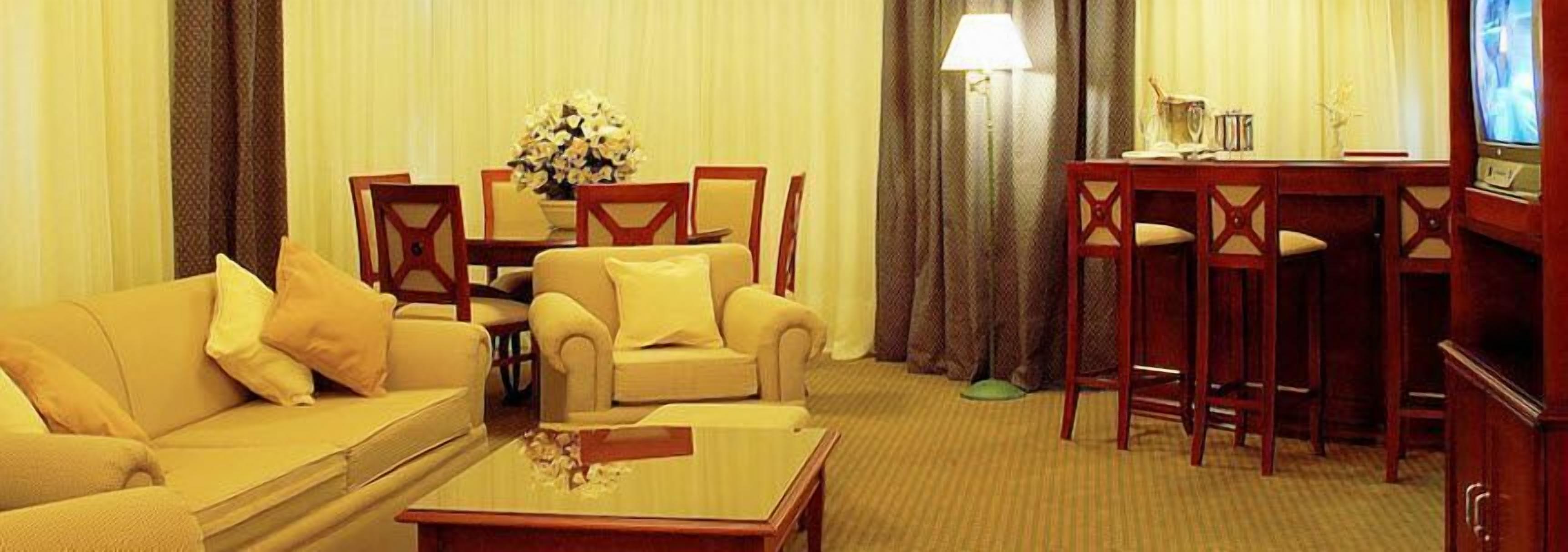 standard single room, 1 double bed | living area | led tv