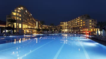 Indoor pool, 14 outdoor pools, pool umbrellas, sun loungers