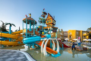 Indoor pool, 14 outdoor pools, pool umbrellas, sun loungers