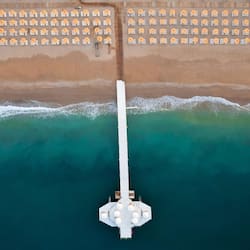 Spiaggia privata, lettini da mare, ombrelloni