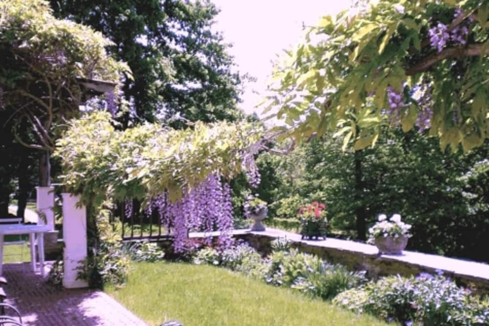 Whistler's Inn Bed & Breakfast