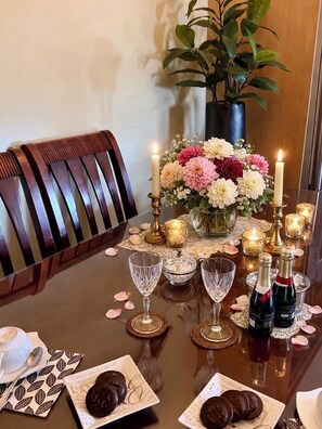 Restaurant - Ocean Breeze B&B (North Vancouver)
