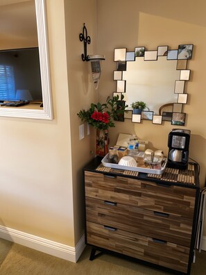Economy Room, 1 Queen Bed, Courtyard View | Coffee and/or coffee maker - Ocean Breeze B&B (North Vancouver)