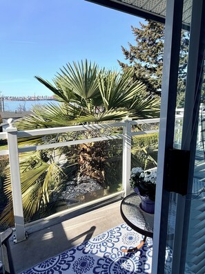 Design Room, Harbor View | Terrace/patio - Ocean Breeze B&B (North Vancouver)