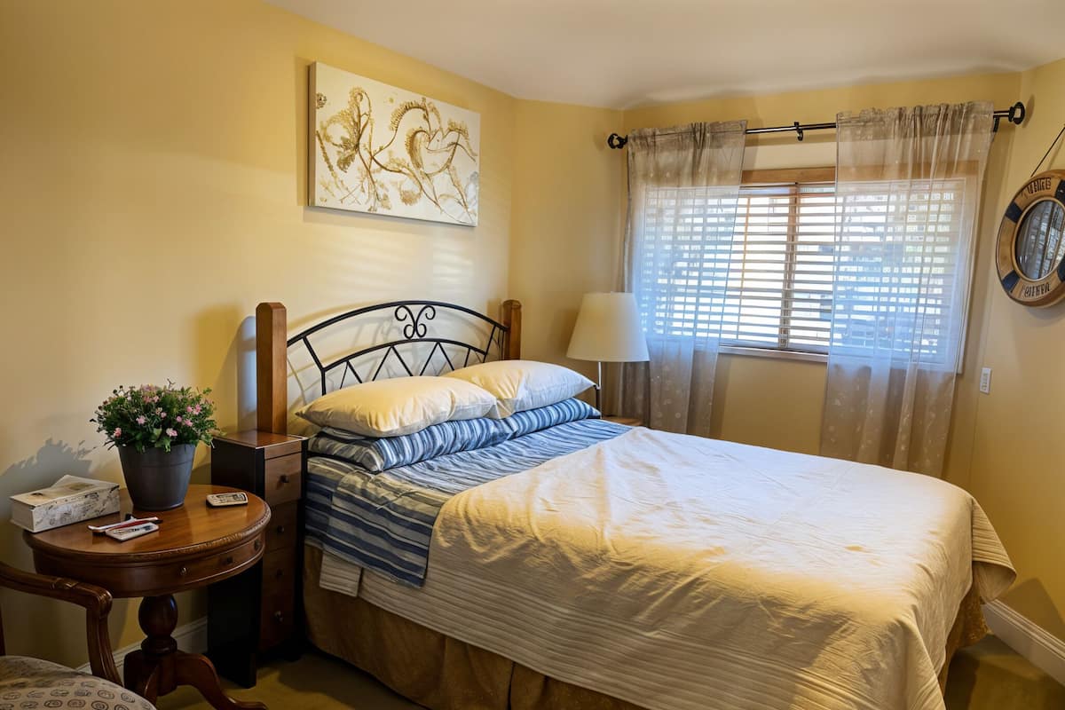 Economy-Zimmer, 1 Queen-Bett, Blick auf den Innenhof