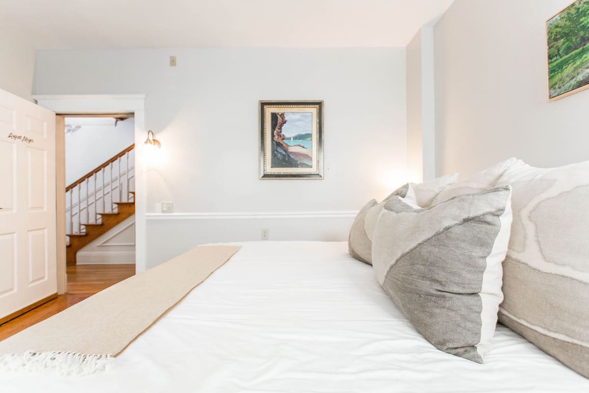 King Bed Jetted Tub (August Meyer) | Premium bedding, pillowtop beds, individually decorated