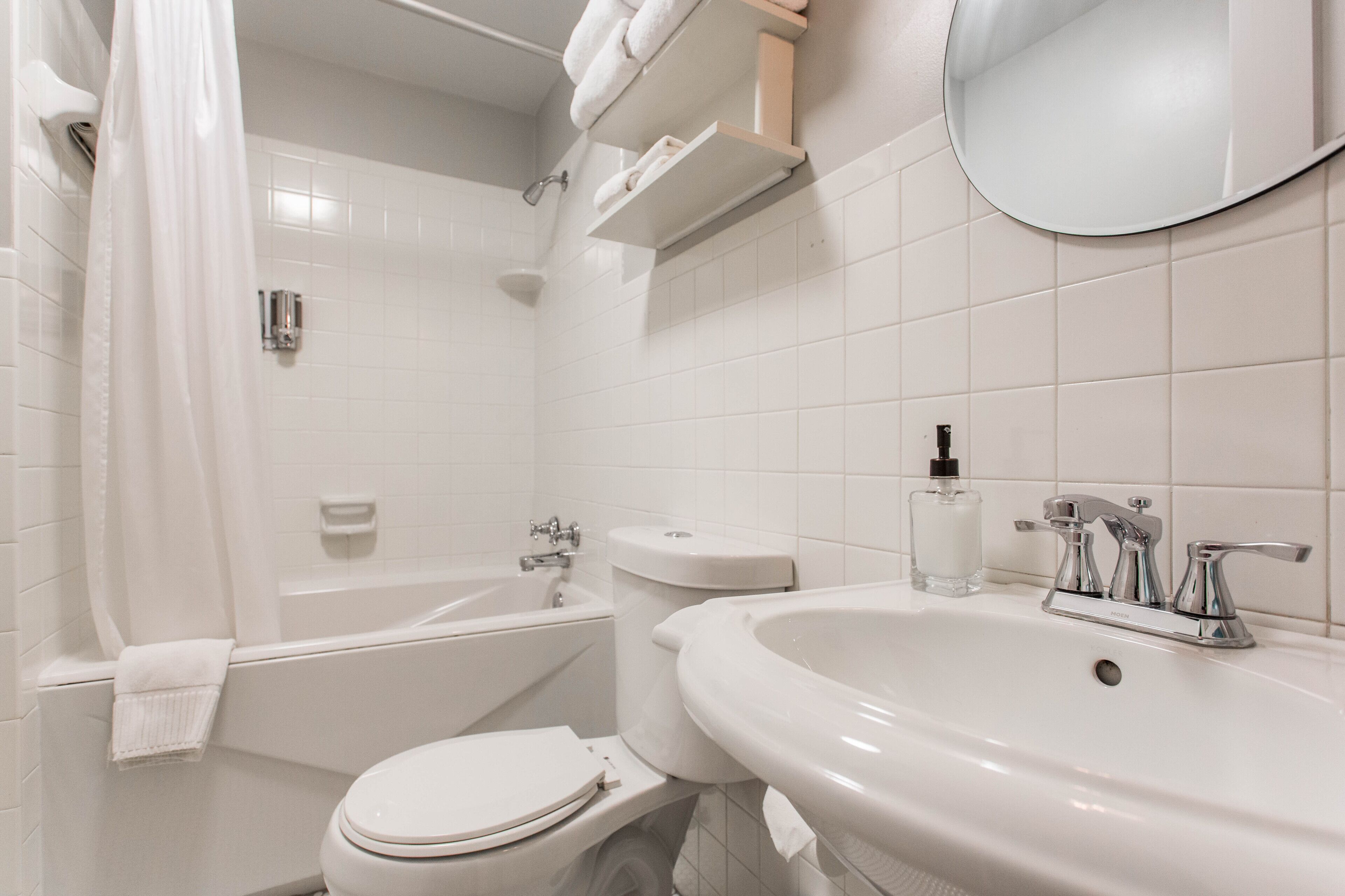 Habitación, 1 cama King size, balcón | Baño