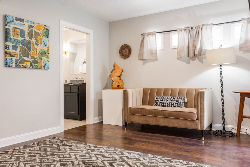 Southmoreland on the Plaza by null