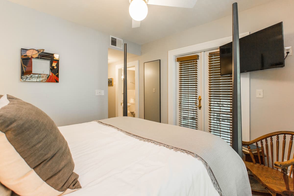 Queen Bed Deck (Kersey Coates) | Premium bedding, pillowtop beds, individually decorated