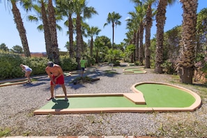 Mini-golf - azuLine Hotel Bergantín (Sant Josep de sa Talaia)