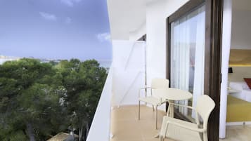Habitació doble prèmium | Escriptori, cortines opaques i roba de llit