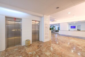 Pintu masuk interior