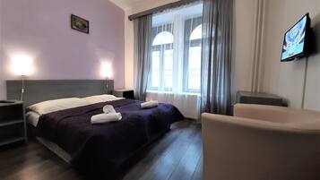 Cortinas blackout, tabla de planchar con plancha y wifi gratis